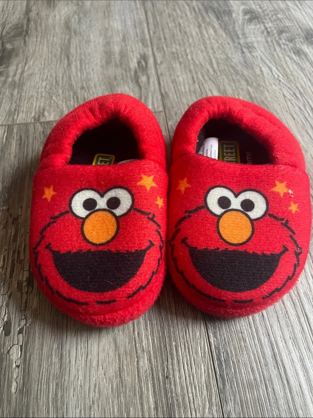 Kids Red Elmo Slip-On Slippers (XS-4)